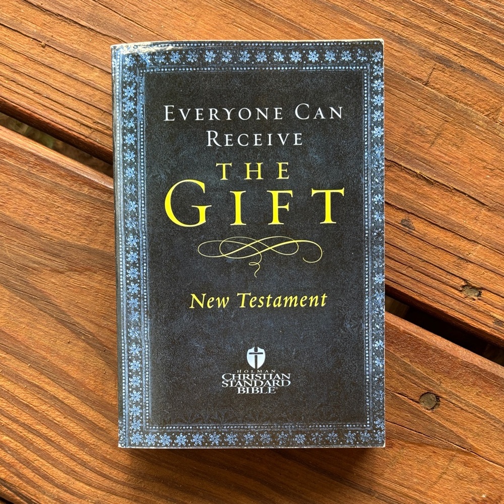 Free w/ $20 Purchase / Everyone Can Receive The Gift - New Testament’ Book